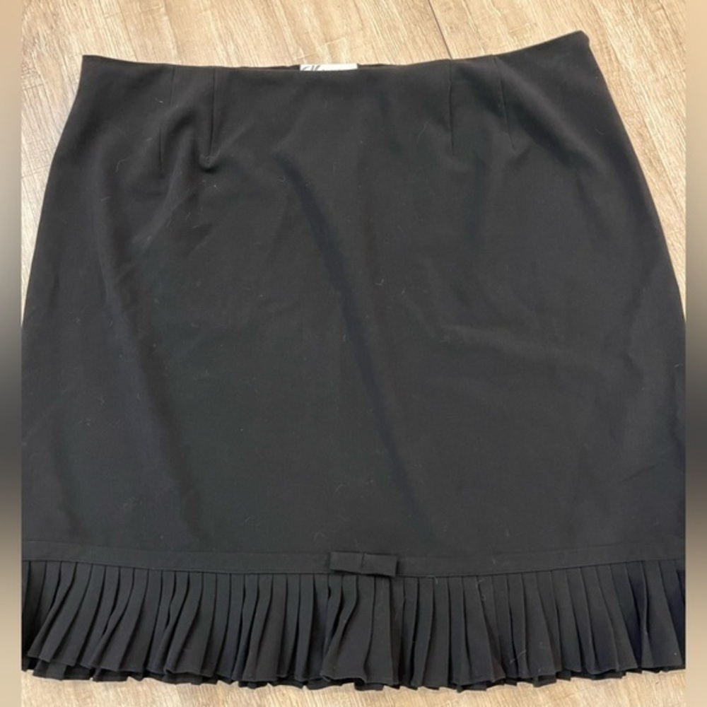 dressbarn Black Mini Skirt with Pleated Hem 20W